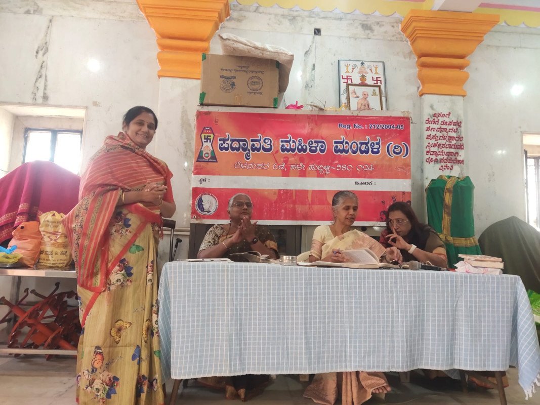 ಪದ್ಮಾವತಿ ಮಹಿಳಾಮಂಡಲದ ವತಿಯಿಂದ ಇವತ್ತು ಸ್ವಯಂಬು ಸ್ತೋತ್ರ ಪಠಣೆಯ  ಸ್ಪರ್ಧೆ